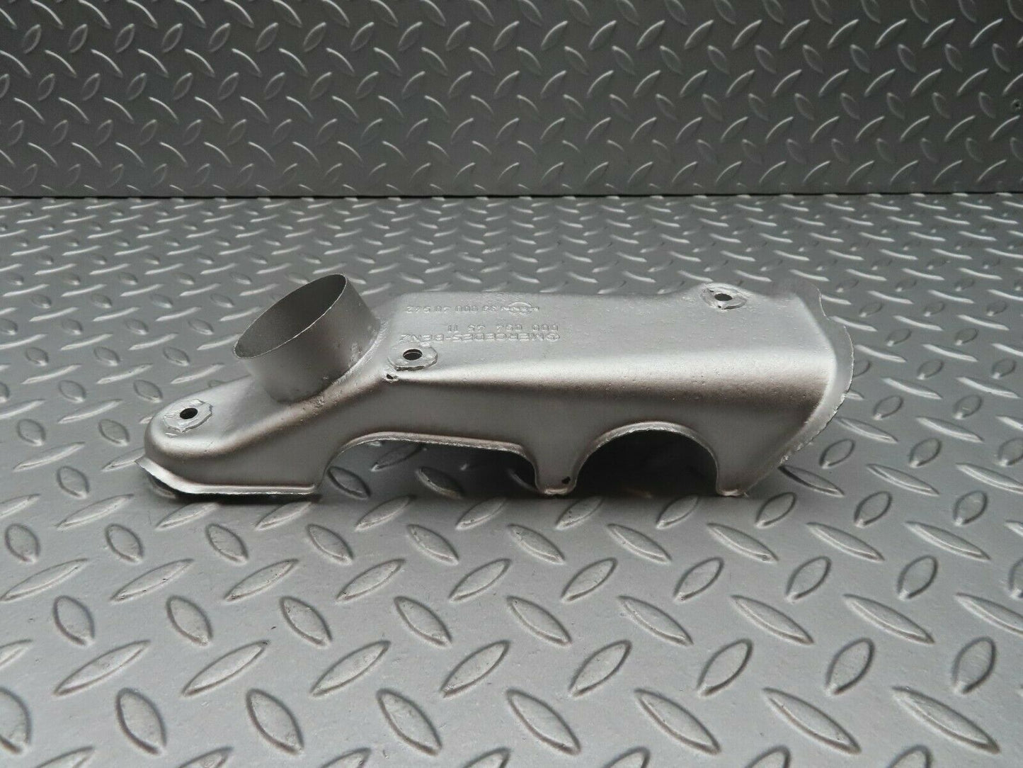 3932 Mercedes-Benz S123 200T Wagon Air Intake 0000944511