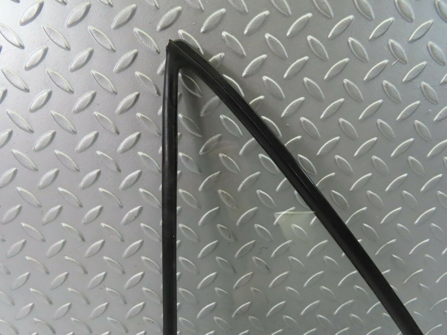 8282 Mercedes-Benz W115 Rear Left Quarter Glass