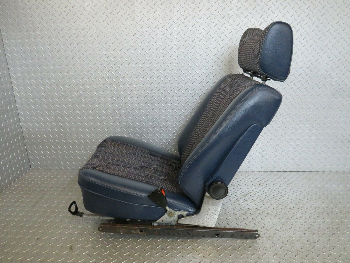 23760 Mercedes-Benz C107 450SLC Coupe Front Right Seat Blue Half Leather