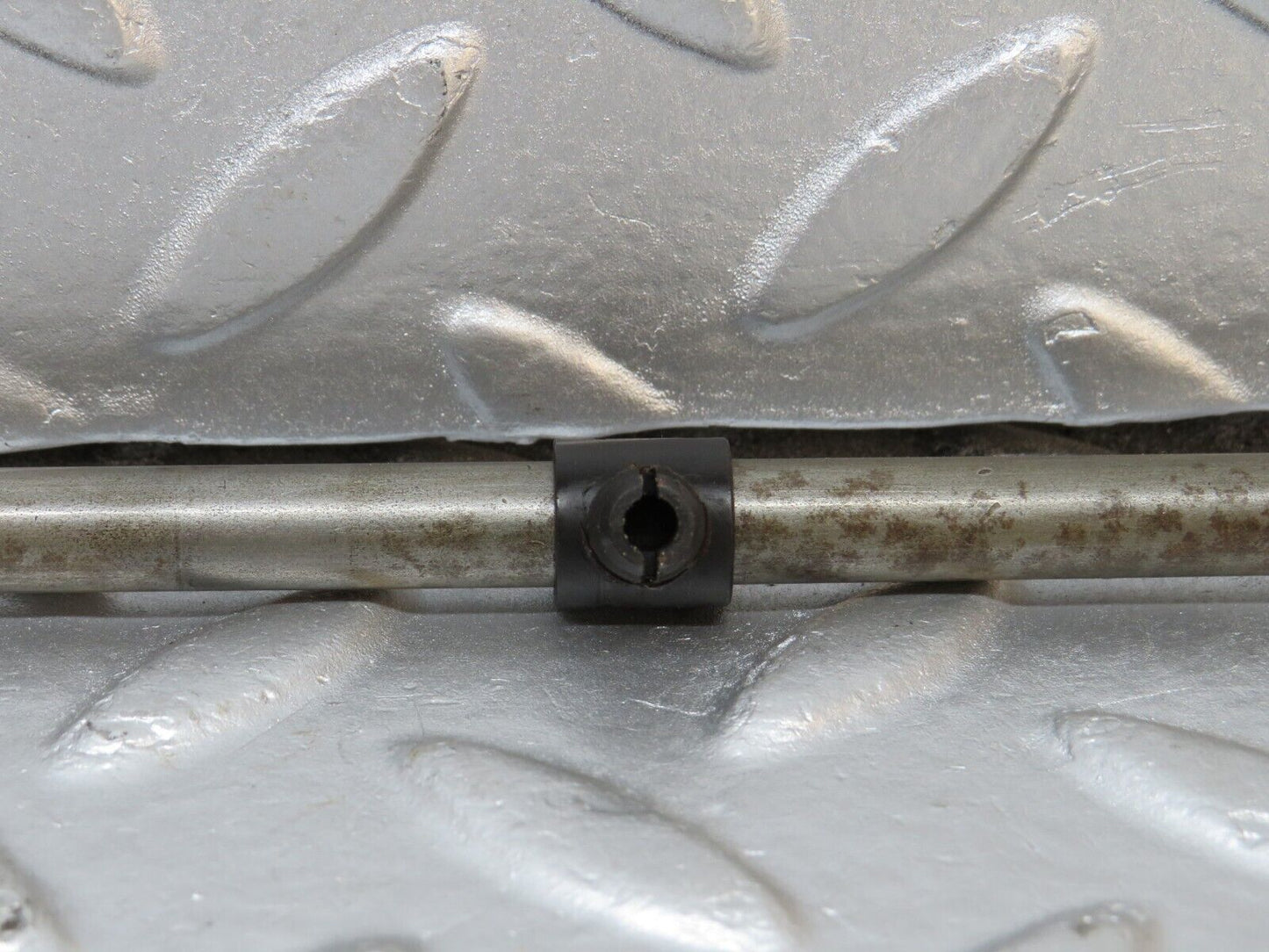 39933 Mercedes-Benz R107 350SL Camshaft Oil Tube