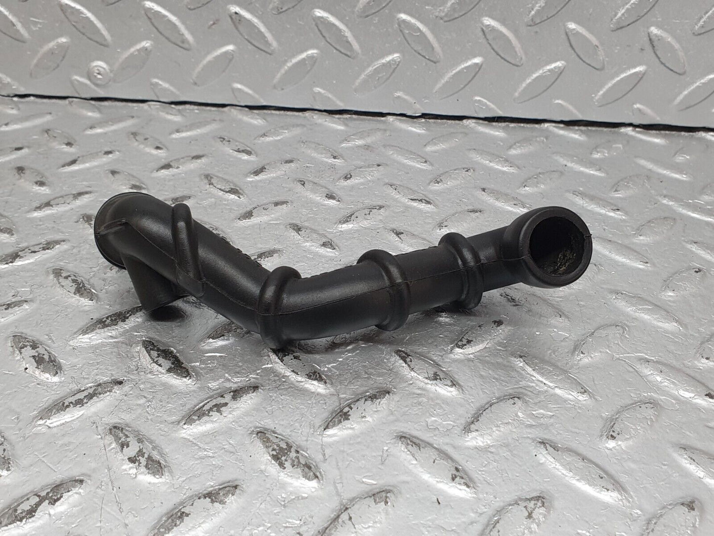 41249 Mercedes-Benz W126 300SE Air Intake Hose Pipe 1030940482