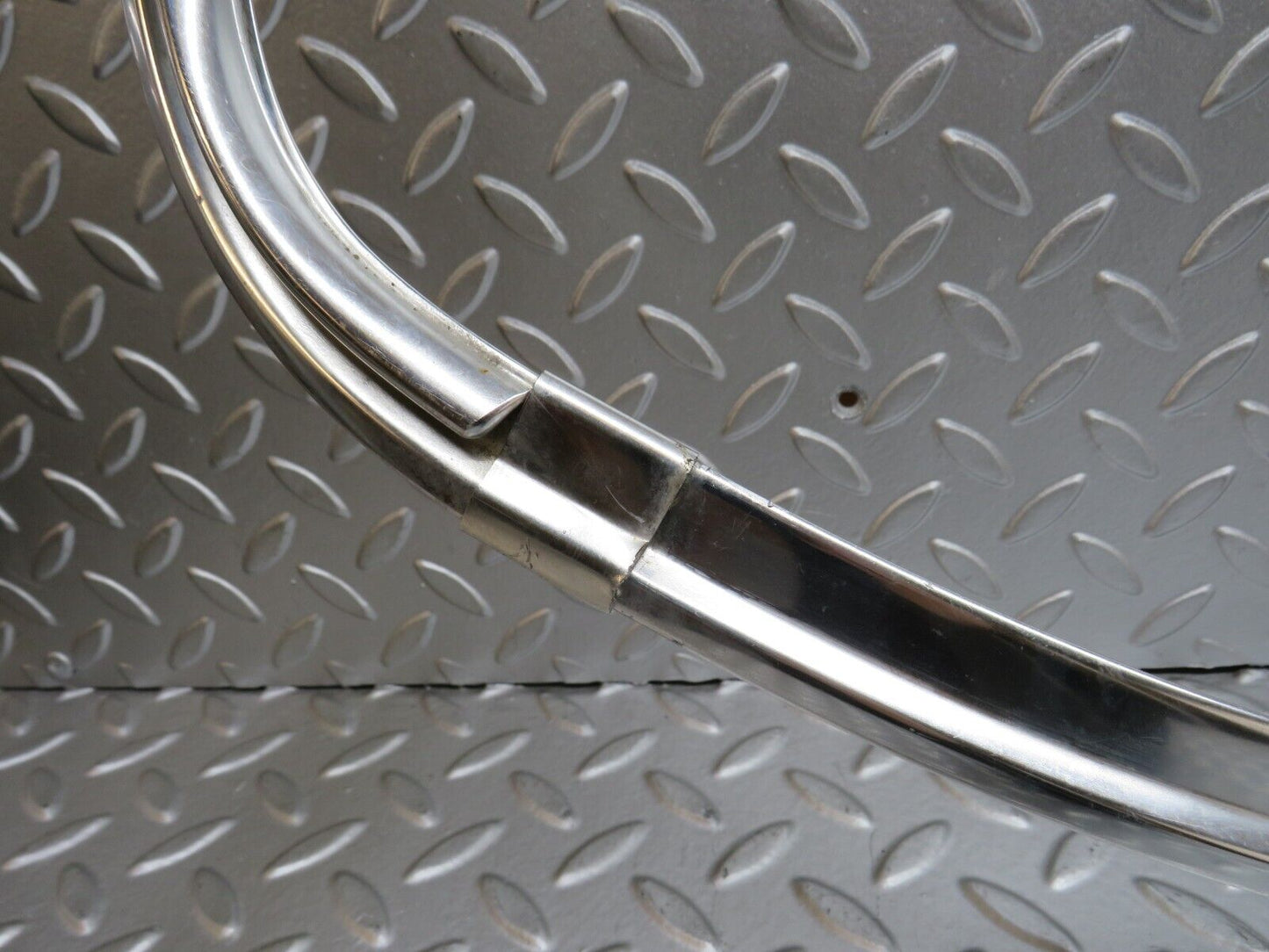 0646 Mercedes-Benz W123 230E Rear Windscreen Chrome Frame