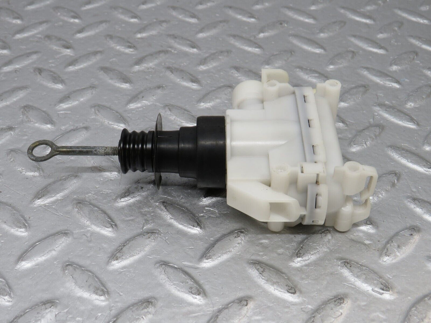 36631 Mercedes-Benz W201 190E Front Left Door Lock Vacuum Actuator