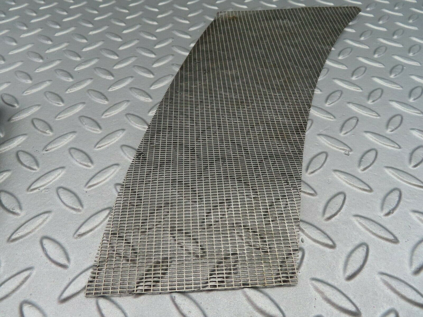 6886 Mercedes-Benz C107 350SLC Coupe Air Intake Grill Left Side