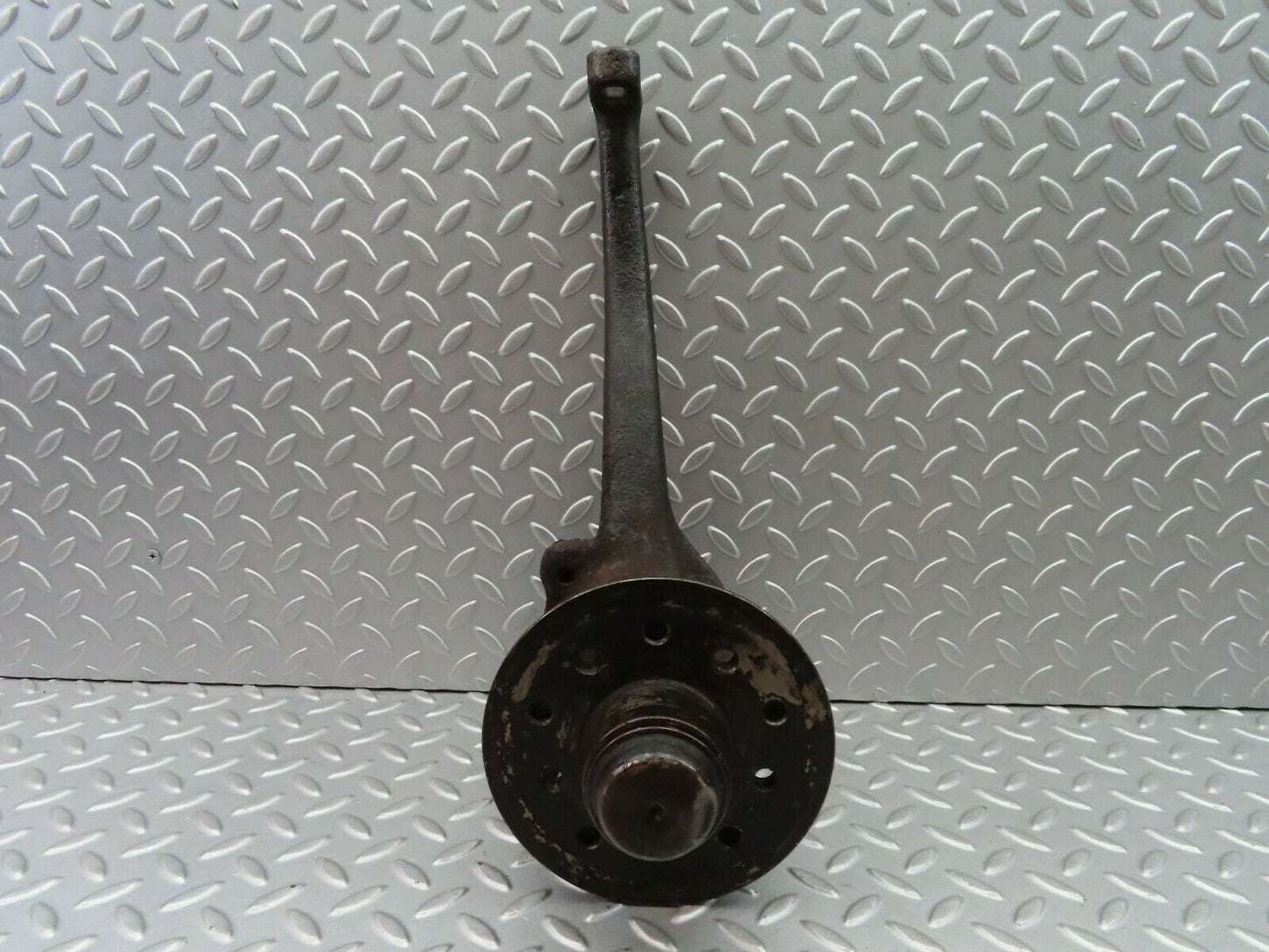 6029 Mercedes-Benz W123 200 Front Right Wheel Hub