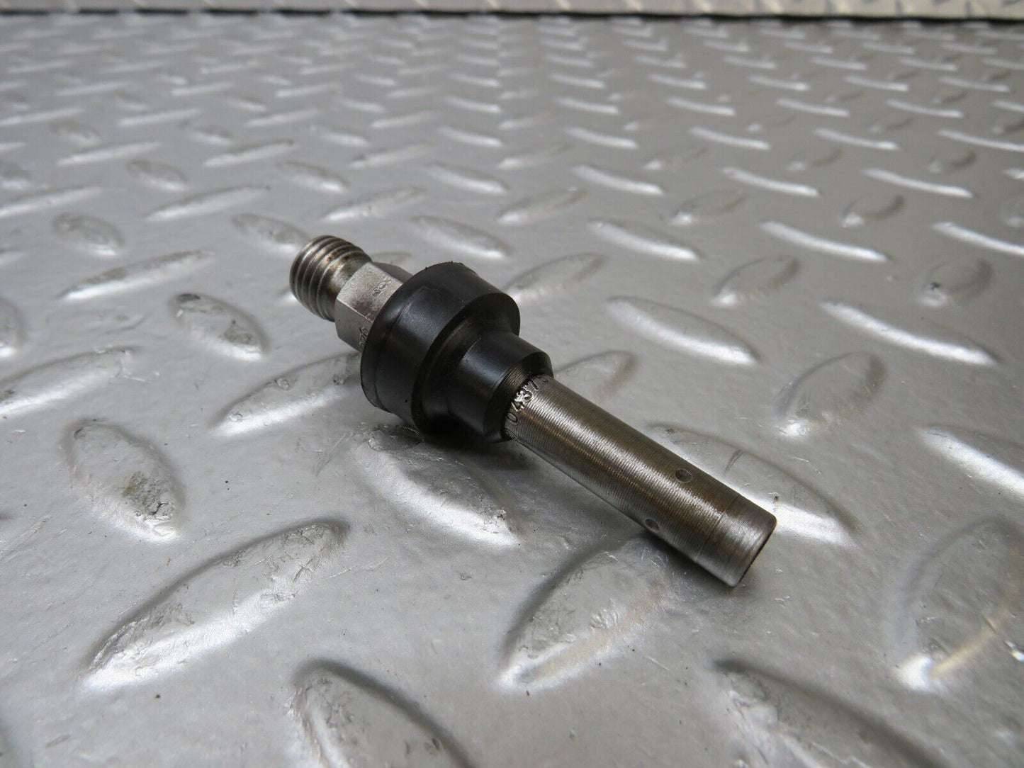 26256 Mercedes-Benz W116 450SE Fuel Injector Bosch 0437502010