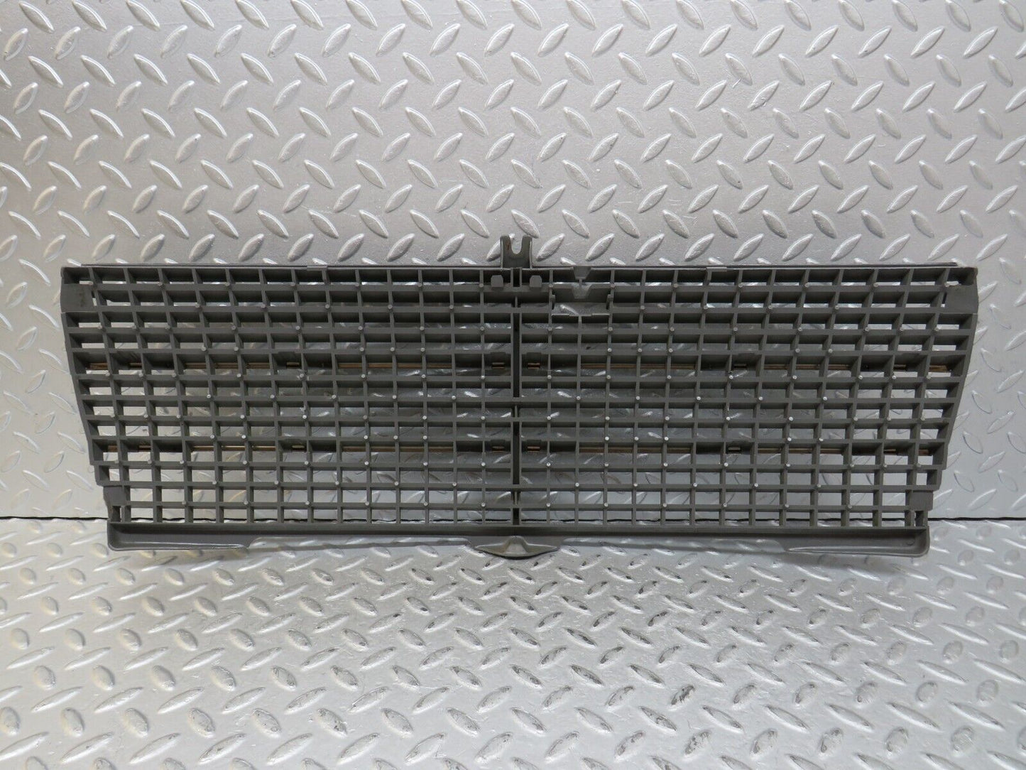 36501 Mercedes-Benz W201 190E 2.0L Bonnet Grill 2018880223
