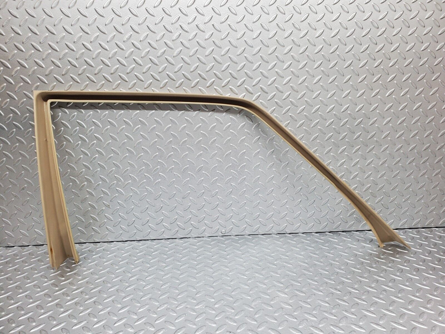 45860 Mercedes-Benz W126 420SE Front Right Door Window Frame Cover 1267250471