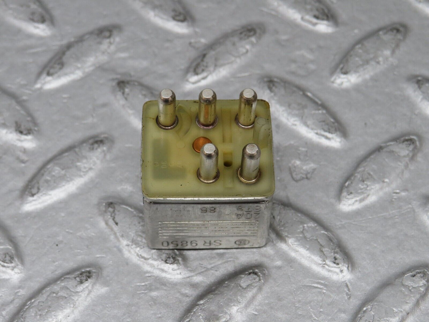 36707 Mercedes-Benz W201 190E Multi Purpose Relay 0015420219