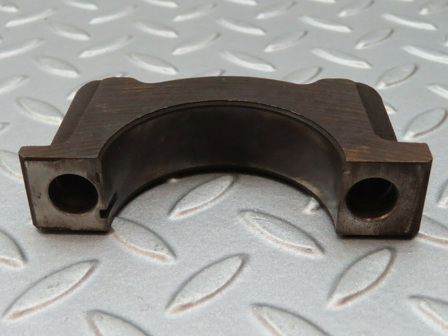 3957 Mercedes-Benz S123 200T Wagon Crankshaft Bearing Holder Block 1020011