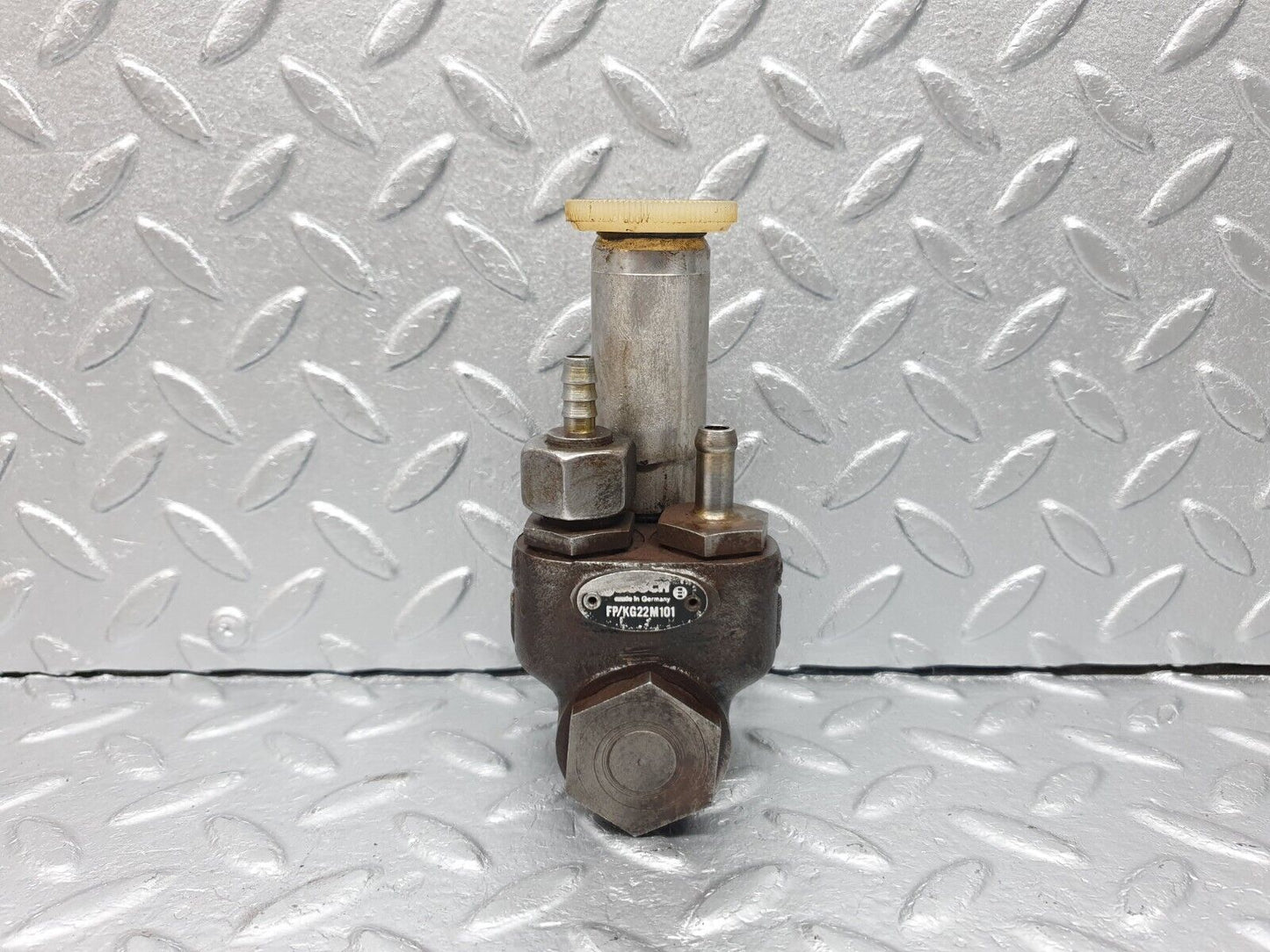 40852 Mercedes-Benz W123 300D Manual Diesel Bleed Pump Bosch FP/KG22M101