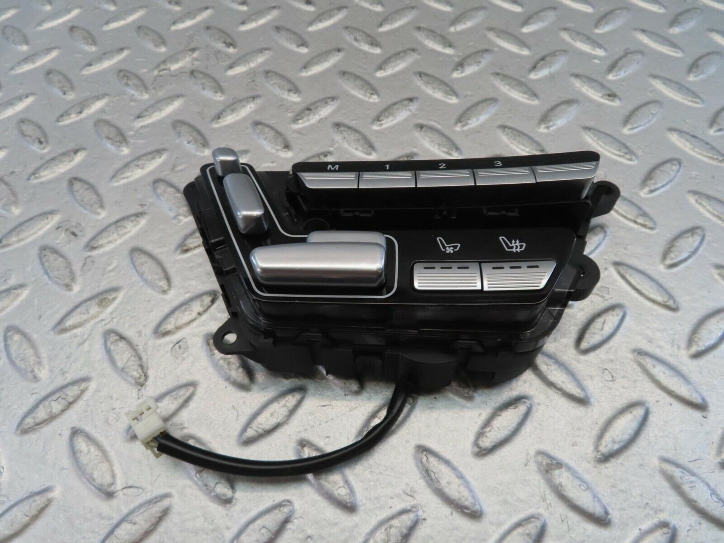11094 Mercedes-Benz W221 S320 Front Left Seat Control With Door Unlock Switch
