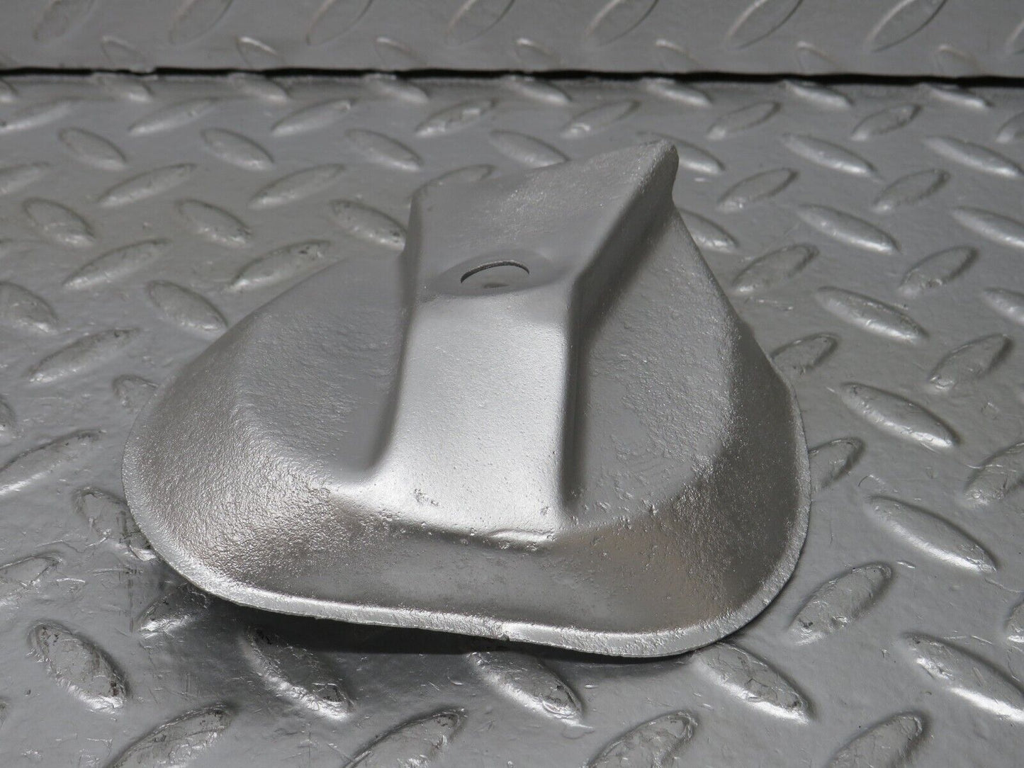33034 Mercedes-Benz C107 R107 350 V8 Engine Mount Bracket
