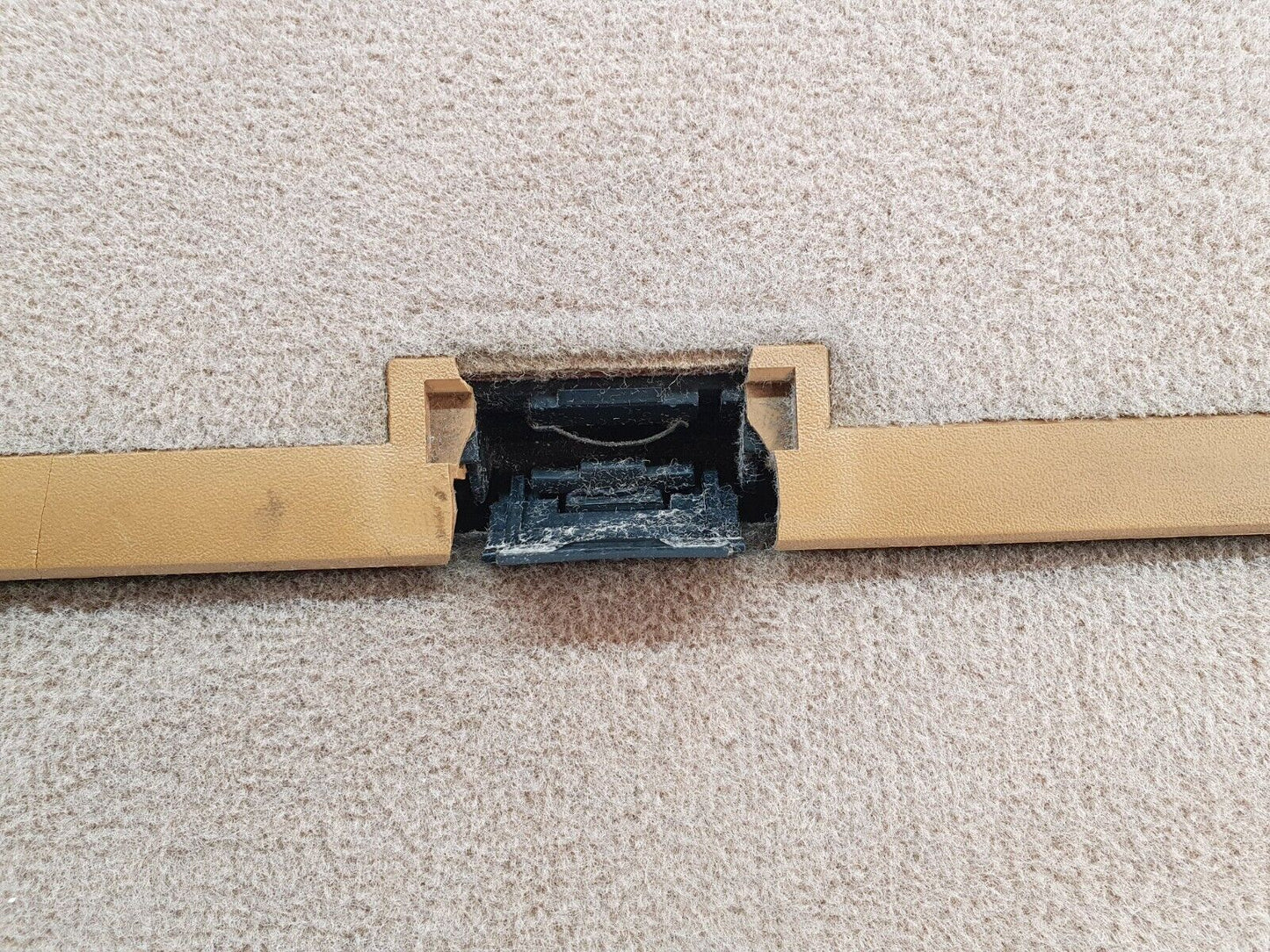 41567 Mercedes-Benz W124 200E Parcel Shelf Palomino 1246900249