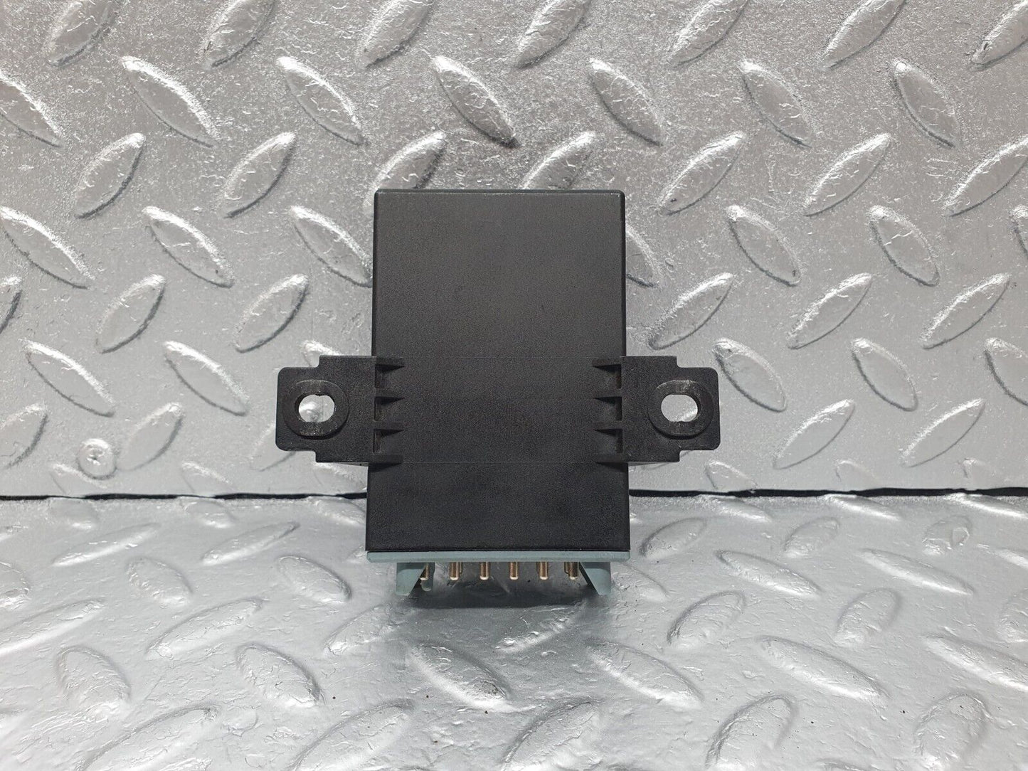 43521 Mercedes-Benz C126 380SEC Coupe Seat Belt Presenter Relay 0008205826