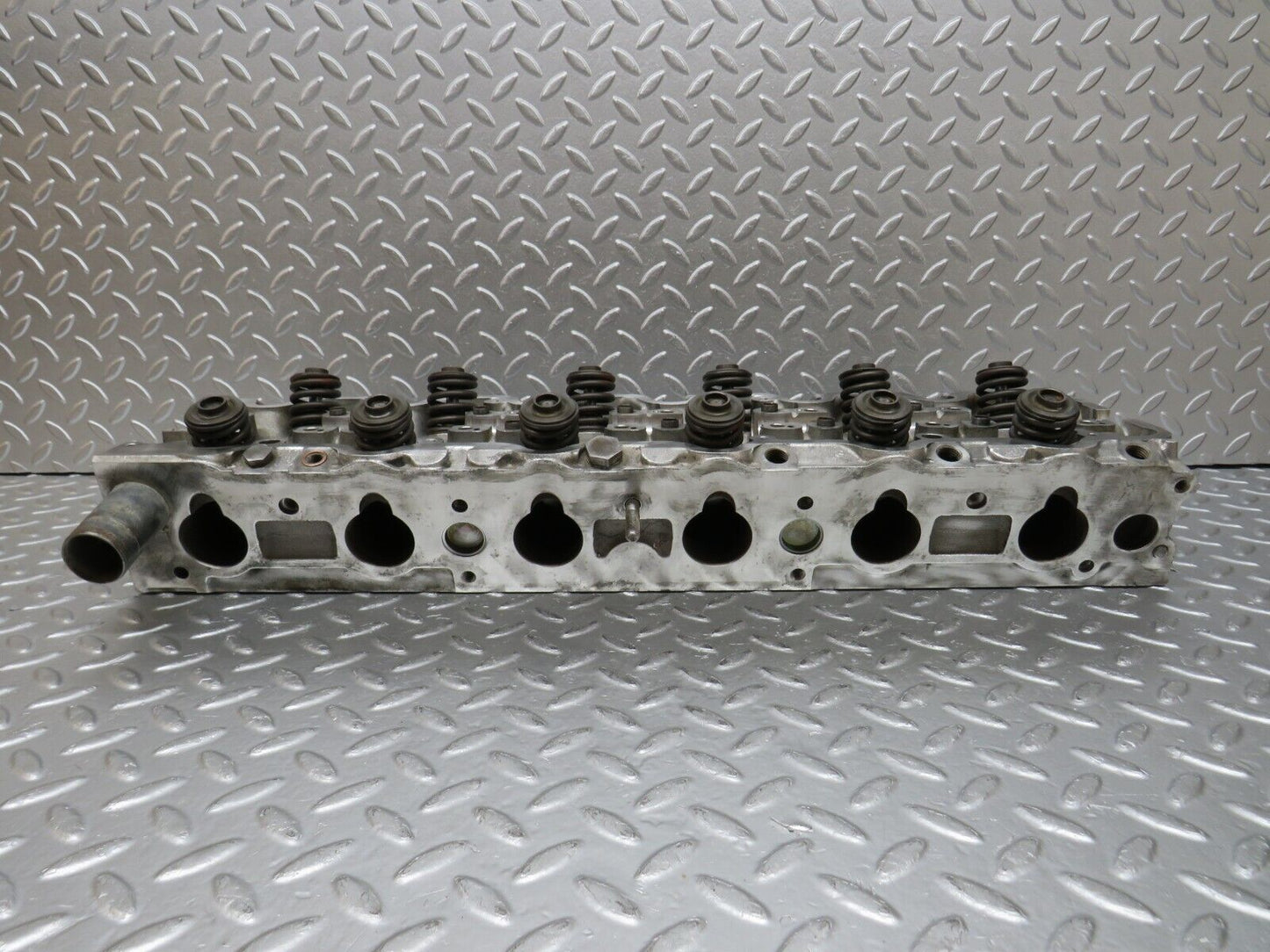 32692 Mercedes-Benz S124 300TE Wagon Cylinder Head 1030161001