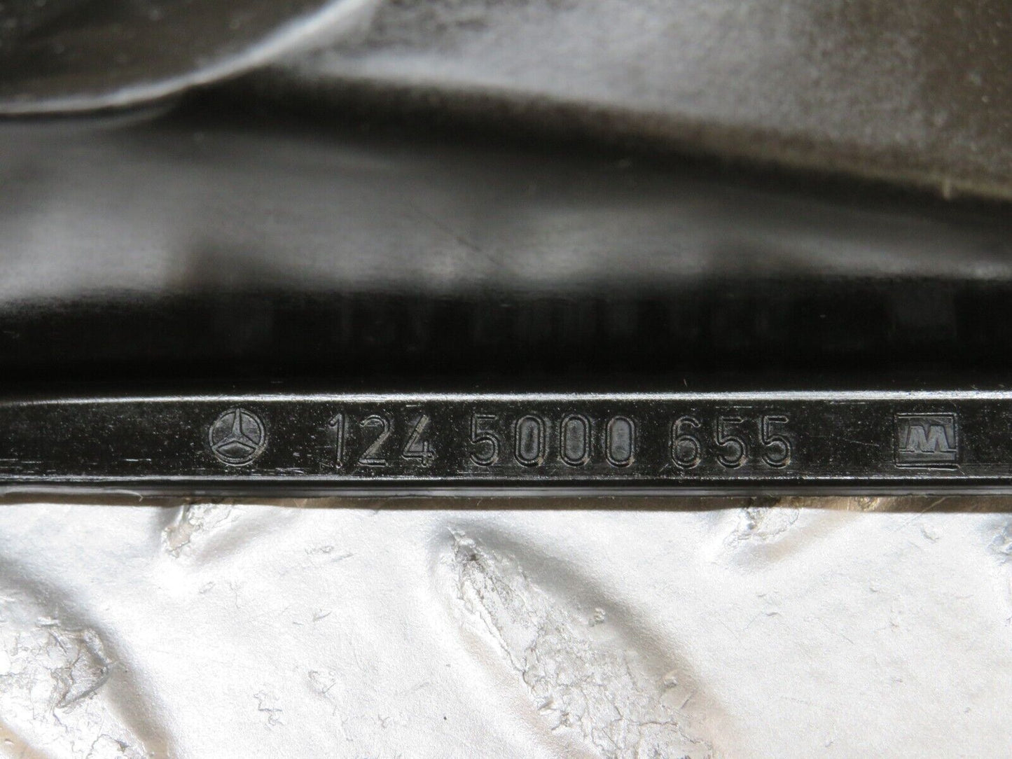 34121 Mercedes-Benz W124 260E Radiator Fan Shroud Fan Cover 1245052555