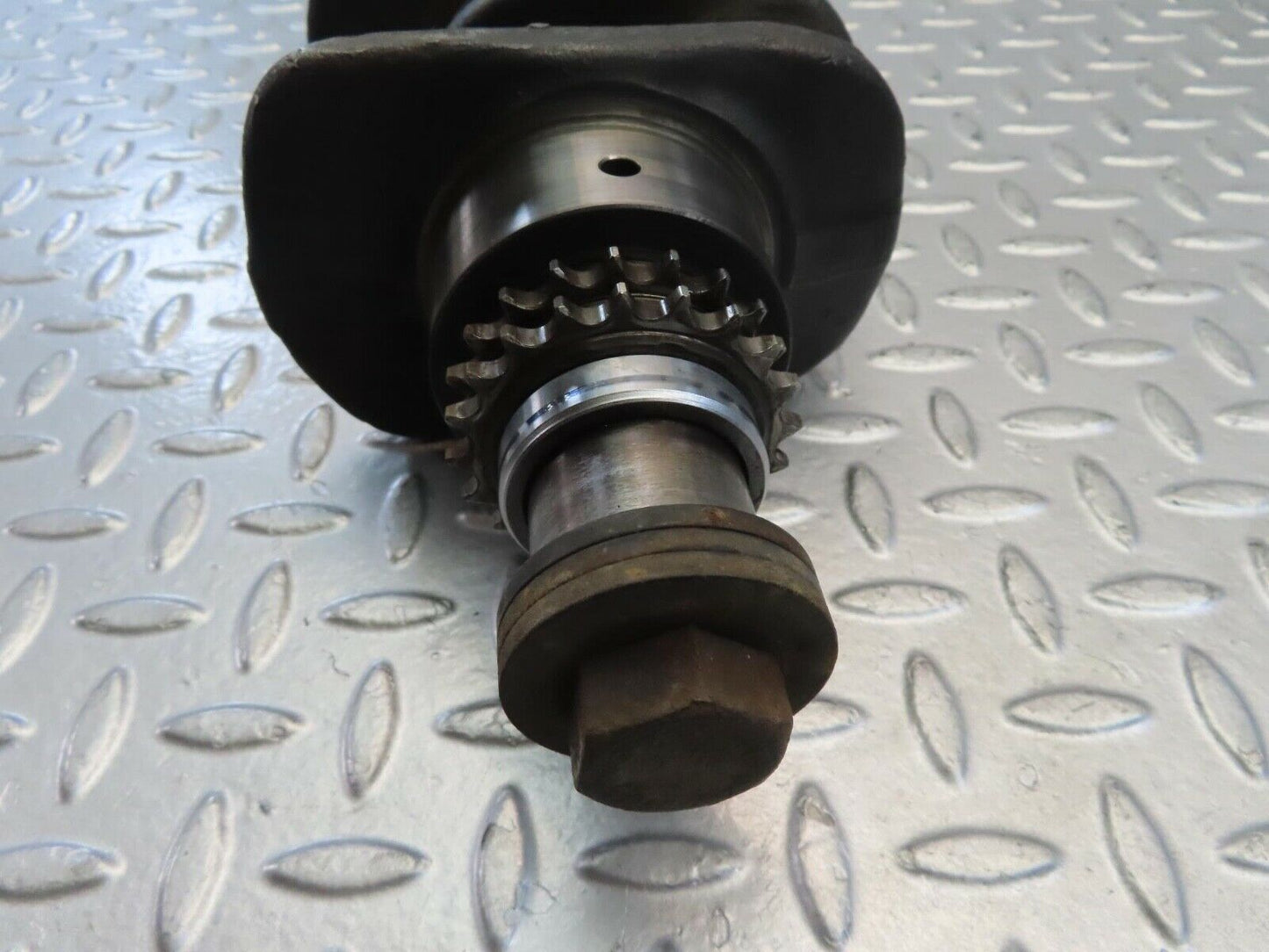 10999 Mercedes-Benz W115 220D Crankshaft OM615