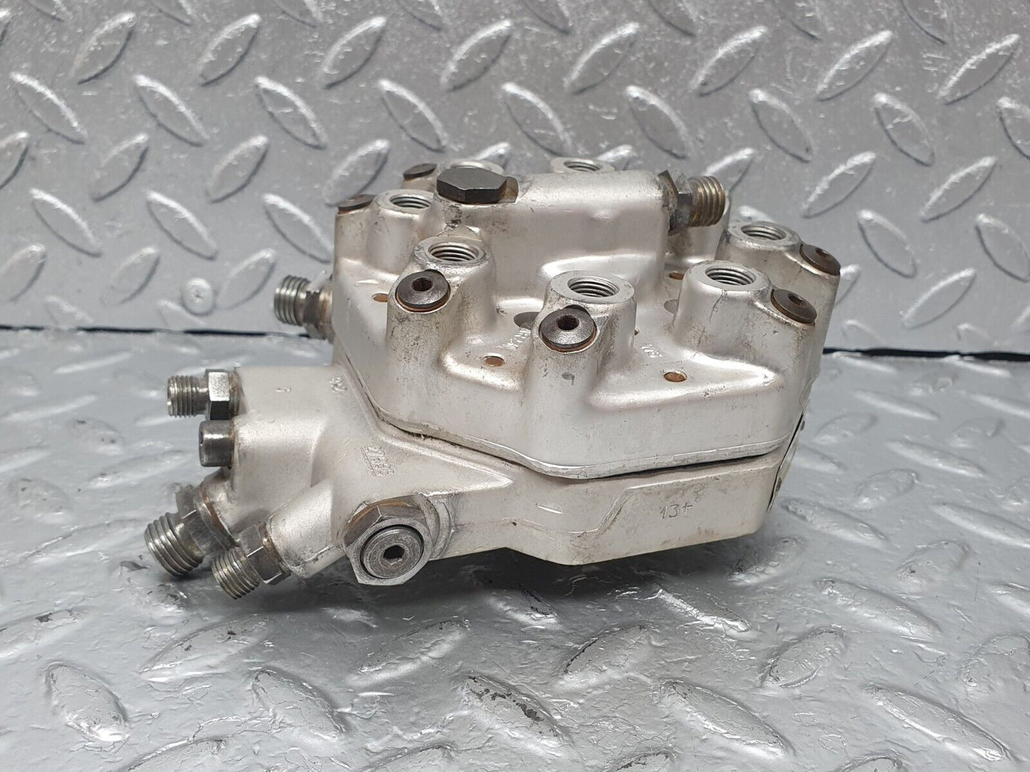 43648 Mercedes-Benz C126 380SEC Coupe Fuel Distributor Bosch 0438100111