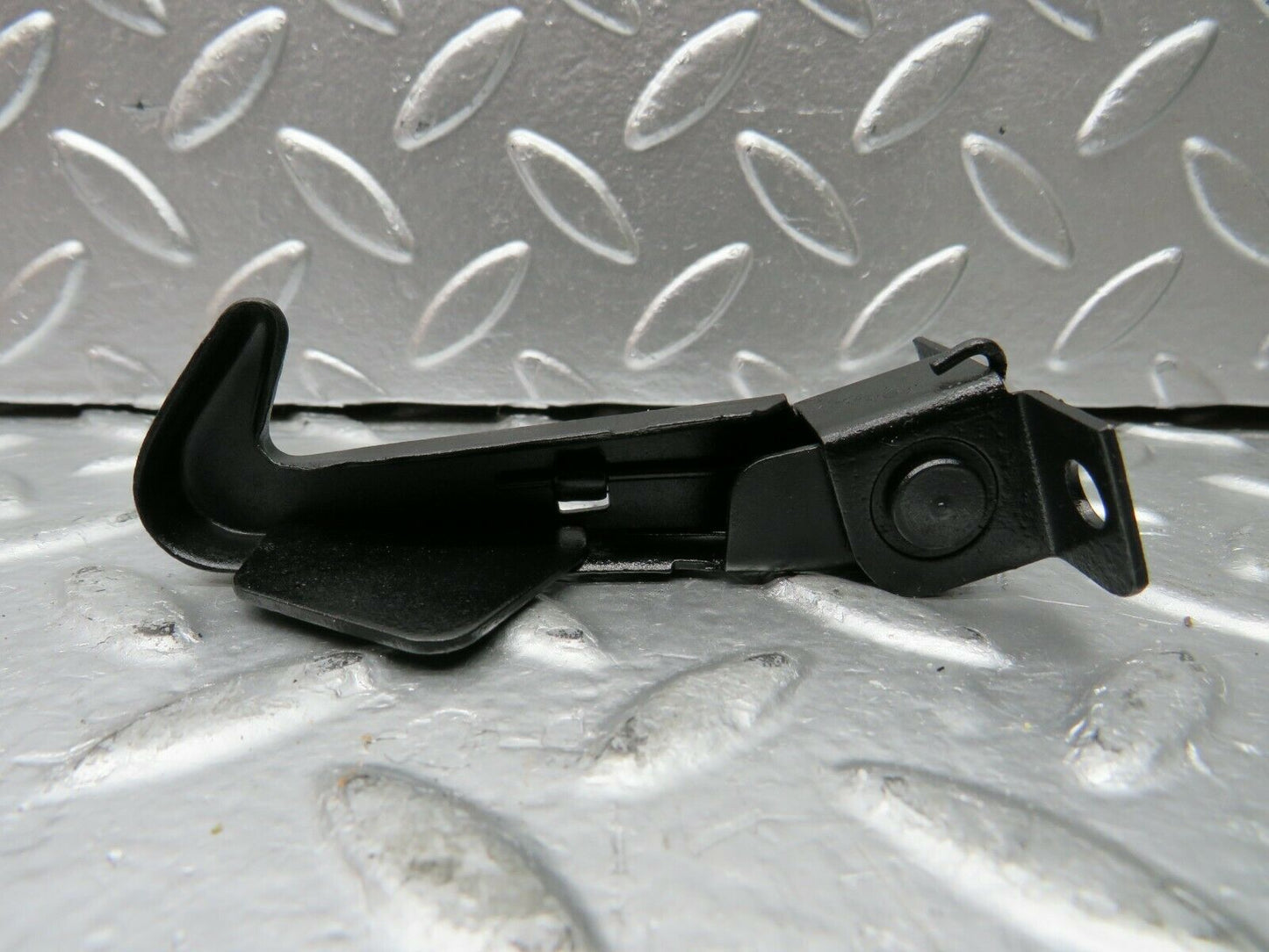 22912 Mercedes-Benz C107 450SLC Coupe Bonnet Safety Latch