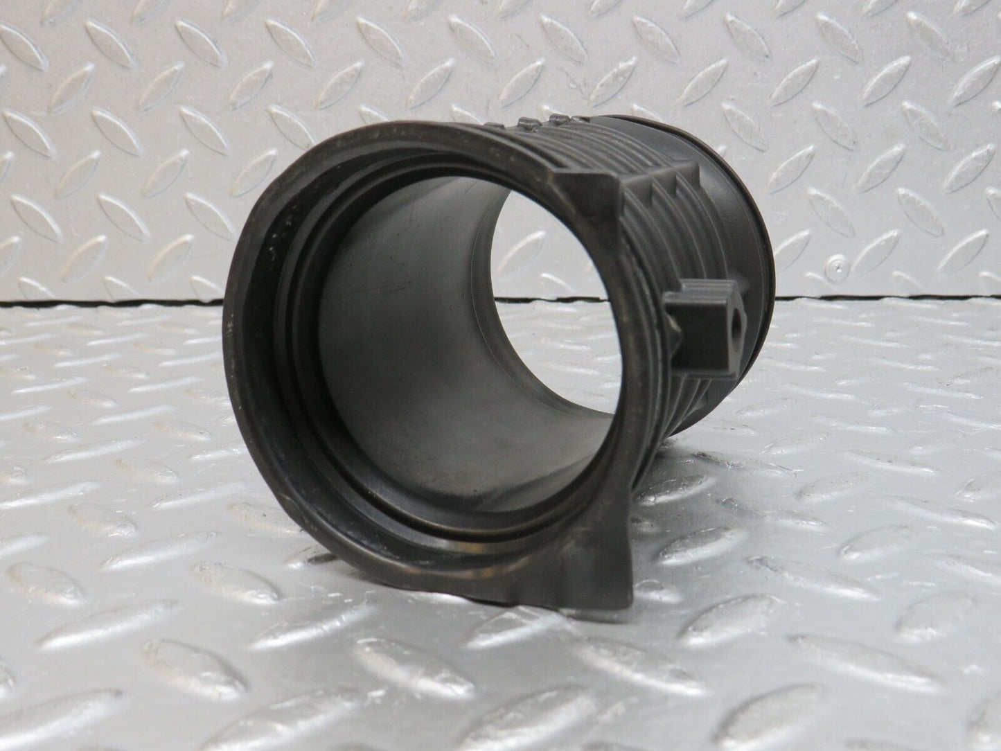 38122 Mercedes-Benz A124 320E Cabriolet Air Intake Pipe 1041410990