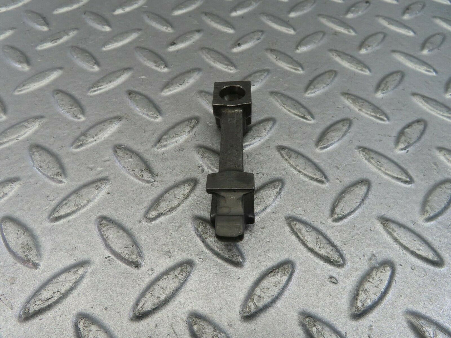 9136 Mercedes-Benz W108 Valve Rocker Arm With Retaining Spring
