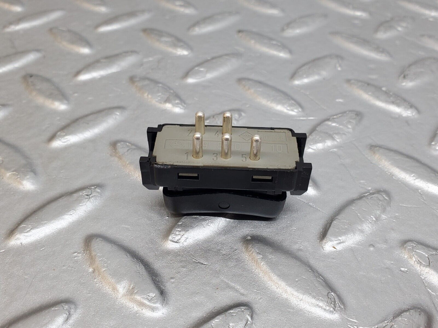 44715 Mercedes-Benz W124 220E Rear Windscreen Defroster Switch 1298207410