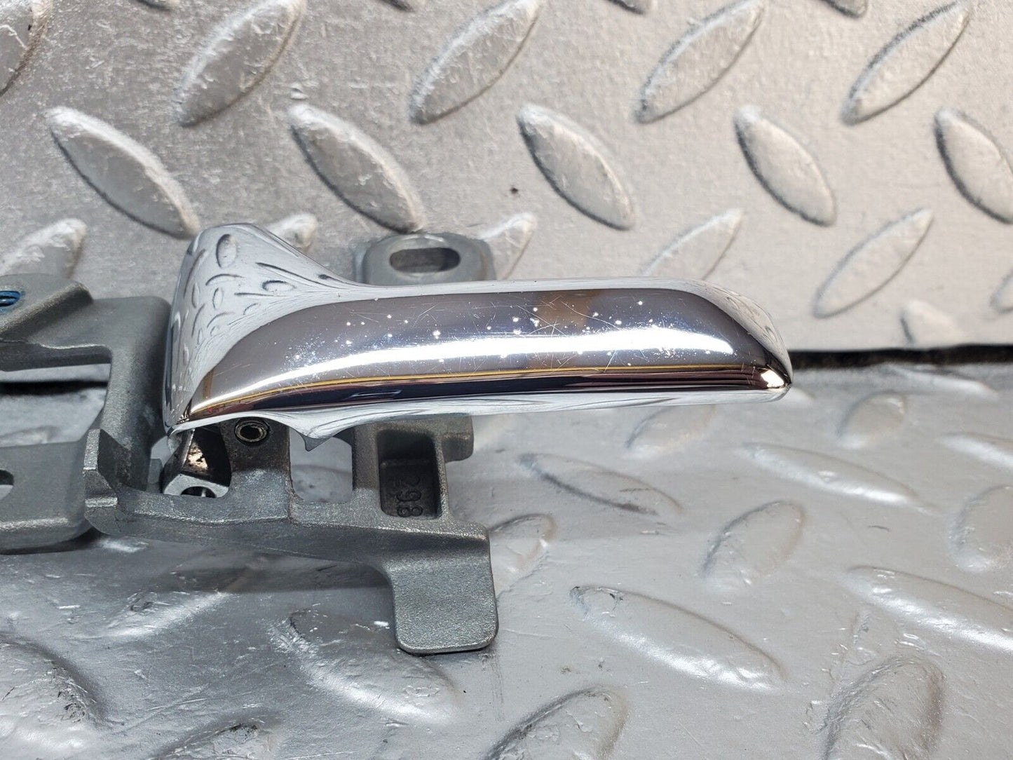 45561 Mercedes-Benz W126 420SE Left Door Interior Handle