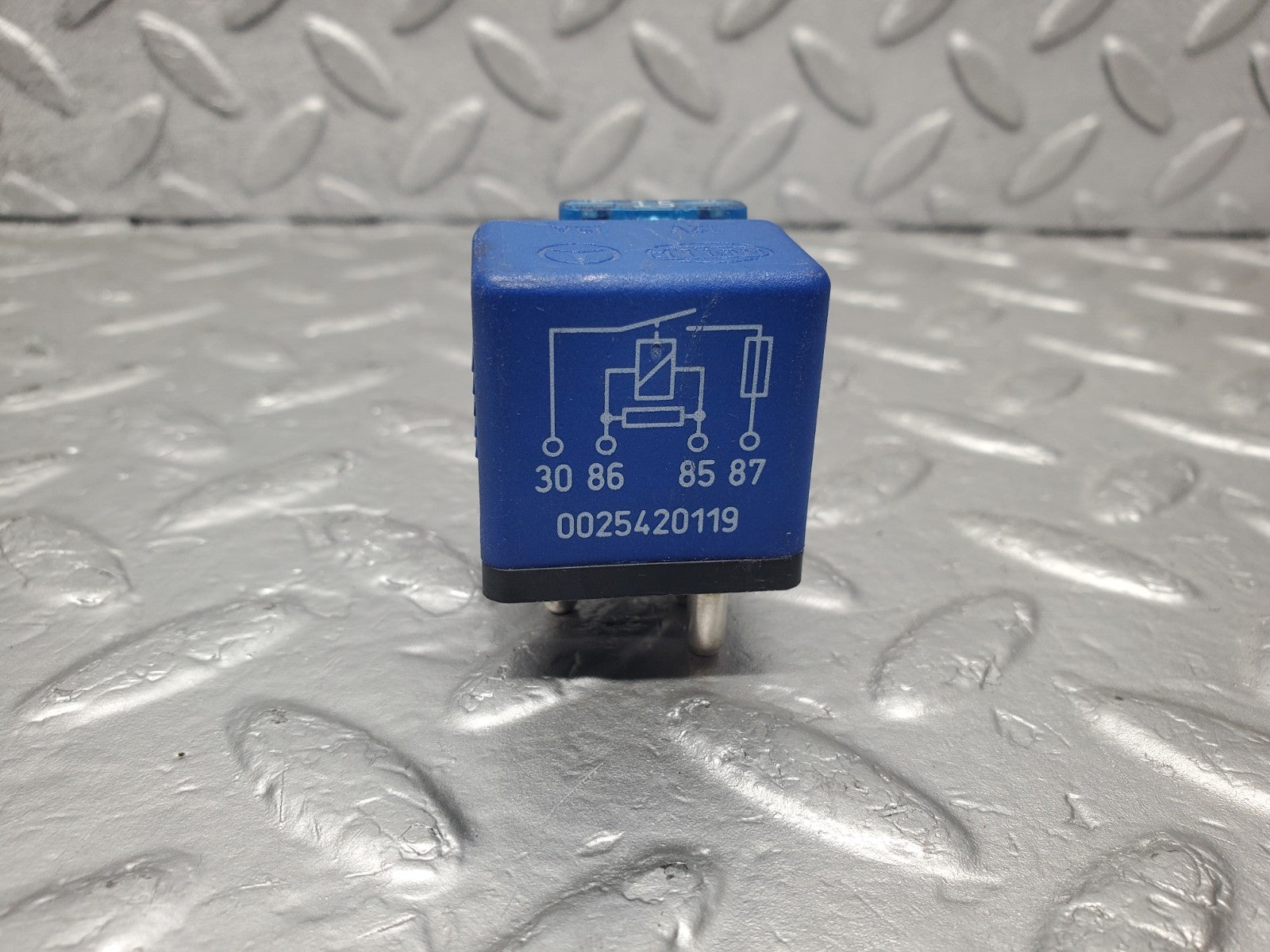 46895582