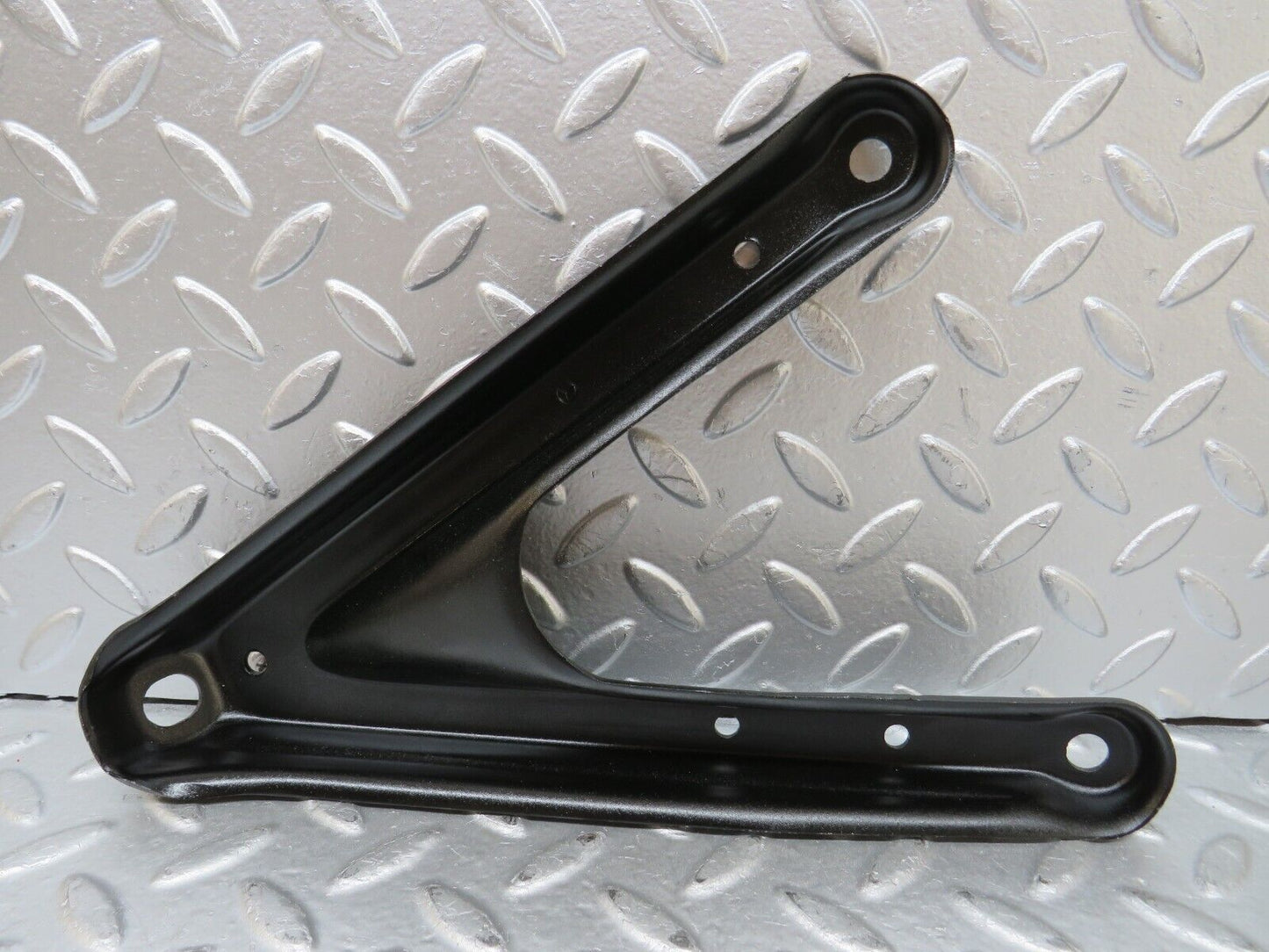 26738 Mercedes-Benz C124 220CE Coupe Air Intake Manifold Bracket
