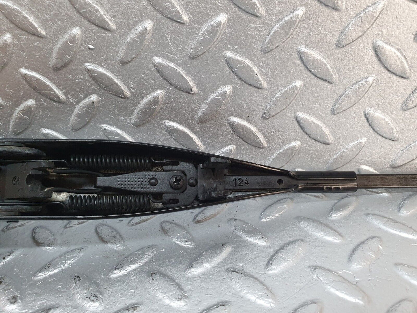 41586 Mercedes-Benz W124 200E Wiper Arm