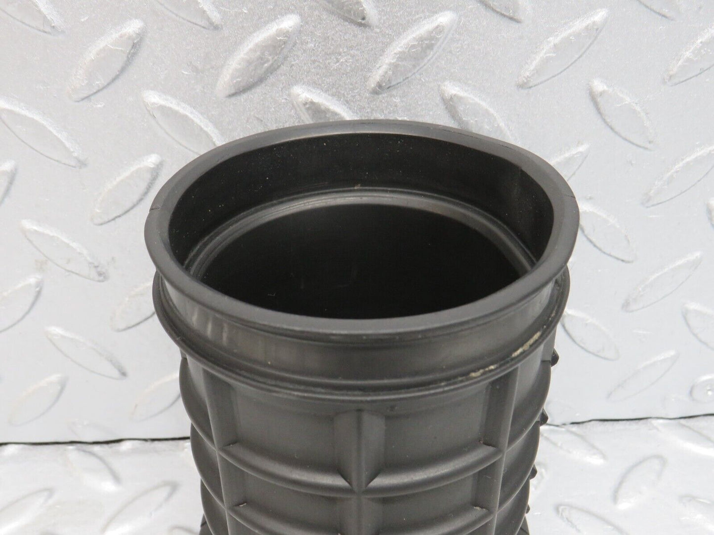 38122 Mercedes-Benz A124 320E Cabriolet Air Intake Pipe 1041410990