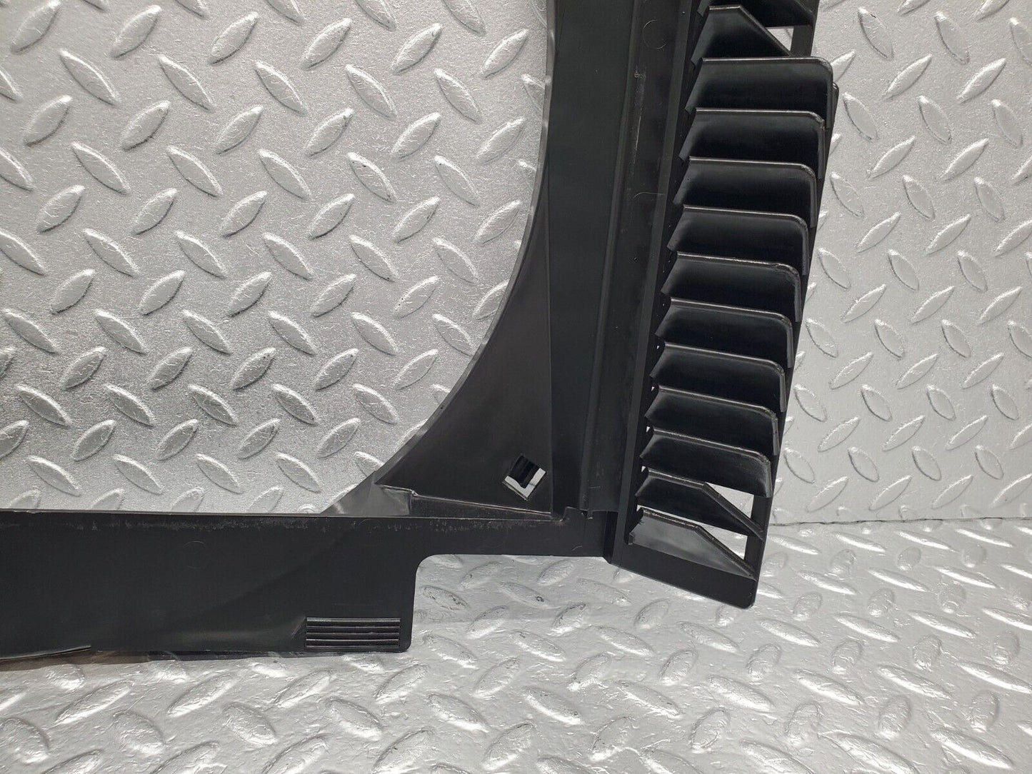 46406 Mercedes-Benz C123 280CE Coupe Radiator Fan Shroud Cover 1235051655