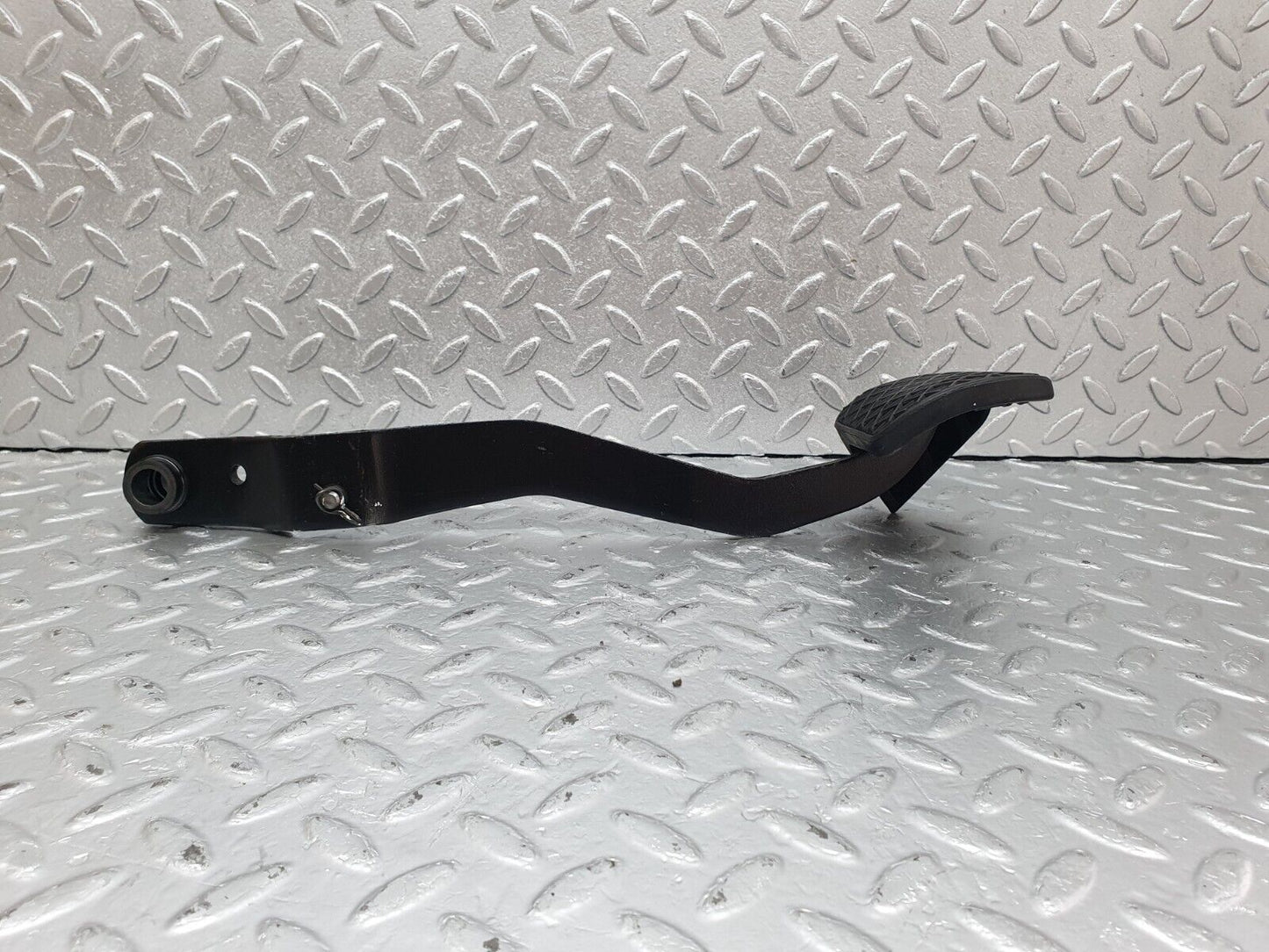 43896 Mercedes-Benz C123 230CE Coupe Brake Pedal With Rubber 1232910082