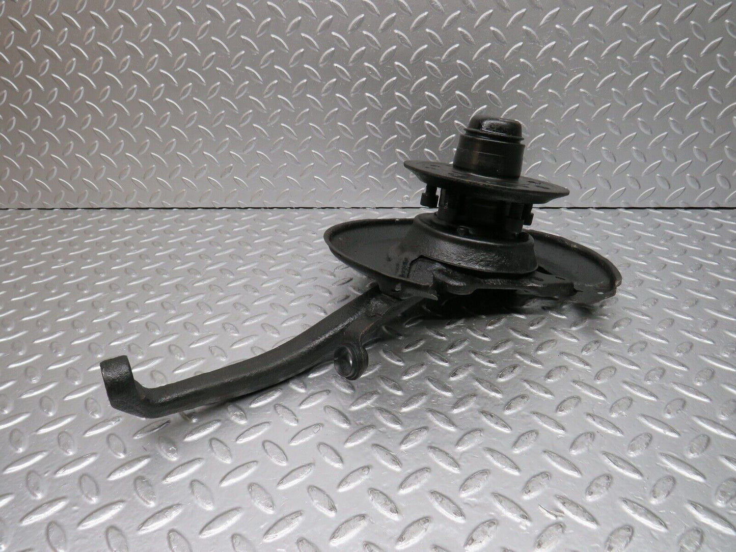 0386 Mercedes-Benz W108 280SE Complete Wheel Hub Front Right