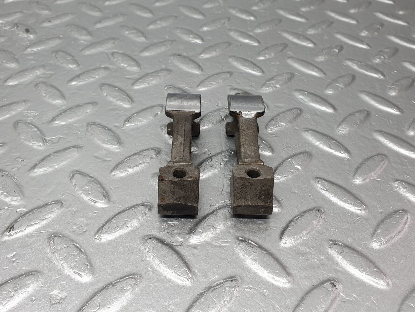 43362 Mercedes-Benz W108 280SE Valve Rocker Arm With Retaining Spring