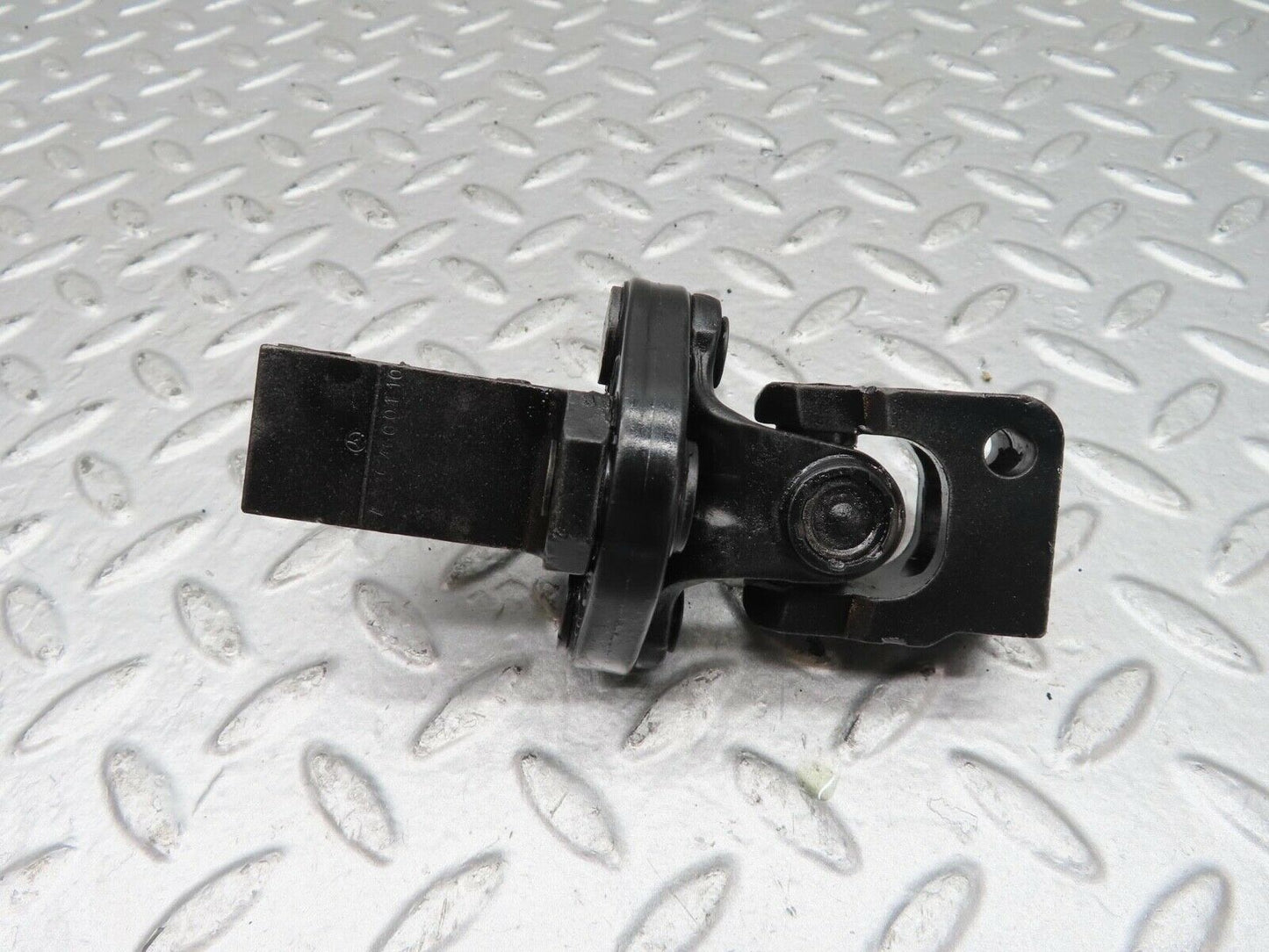 15122 Mercedes-Benz W140 S320 Steering Column Joint 2104620046