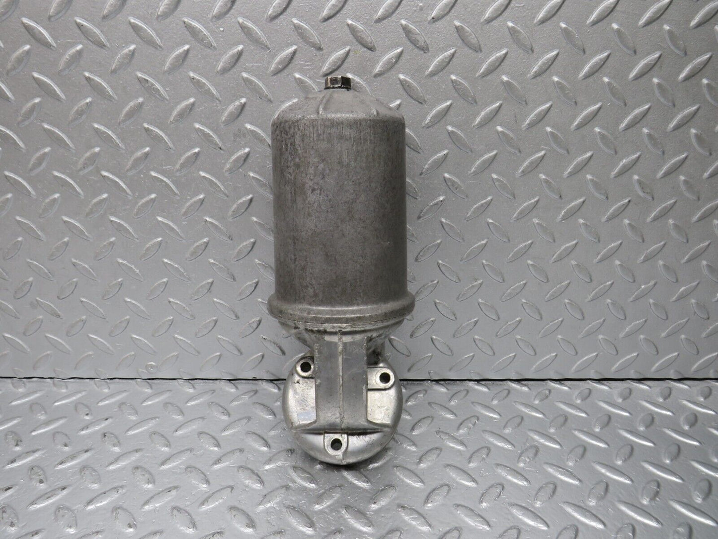 39880 Mercedes-Benz R107 350SL Oil Filter Housing 1161840309