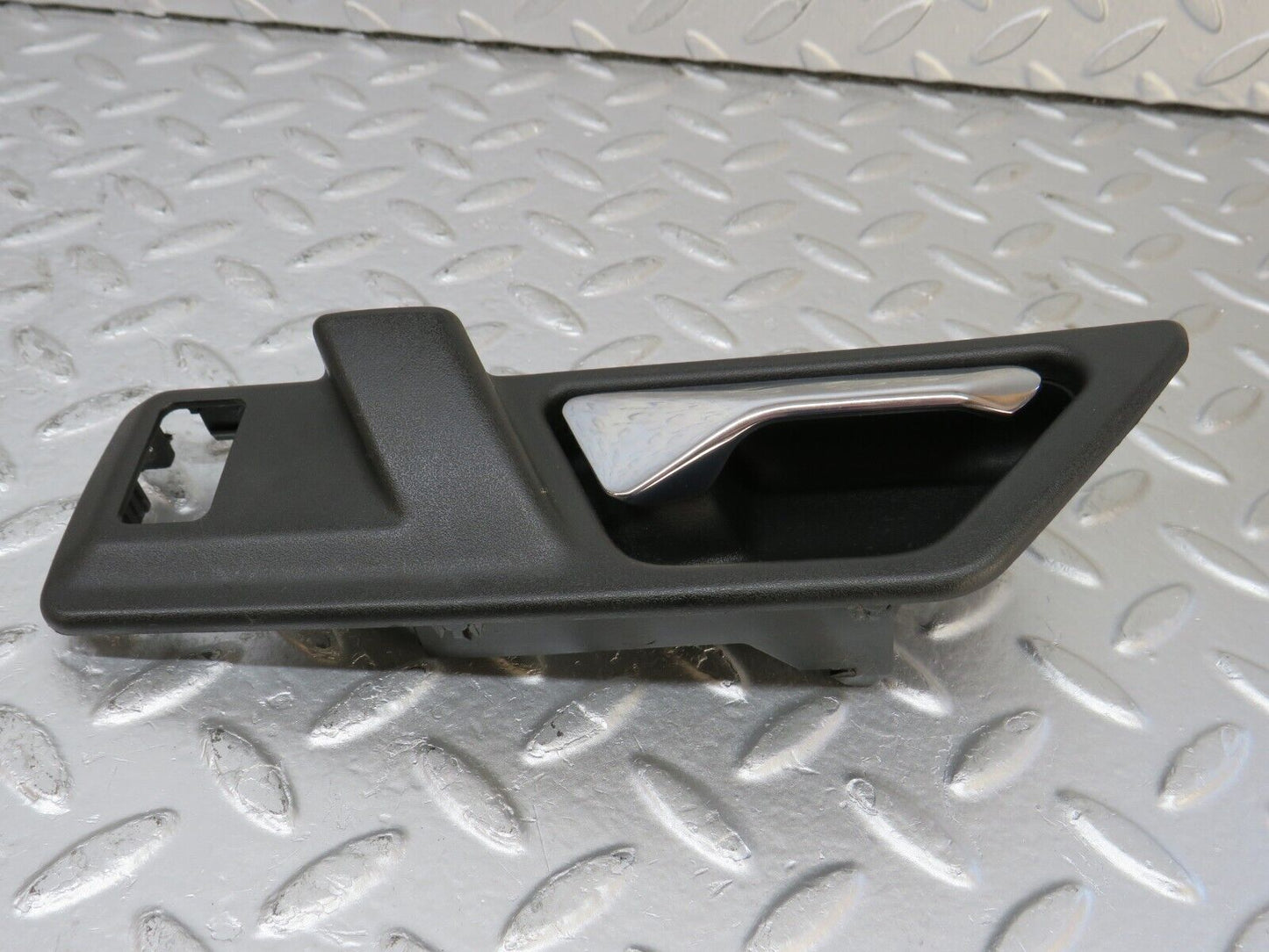 33908 Mercedes-Benz W124 260E Interior Door Handle Rear Right 1247600261