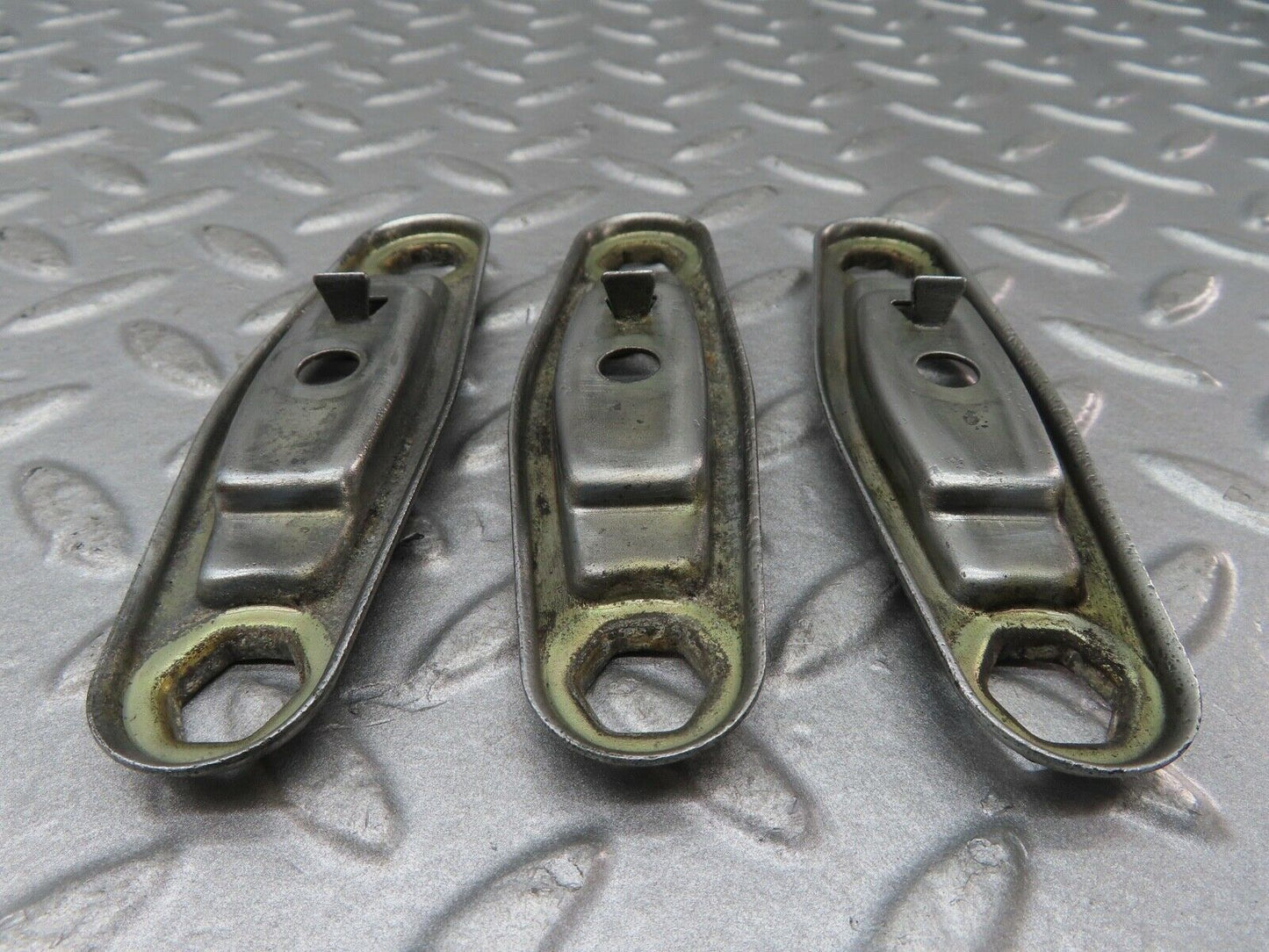 16951 Mercedes-Benz C123 280CE Coupe Fuel Injector Bracket 3pcs