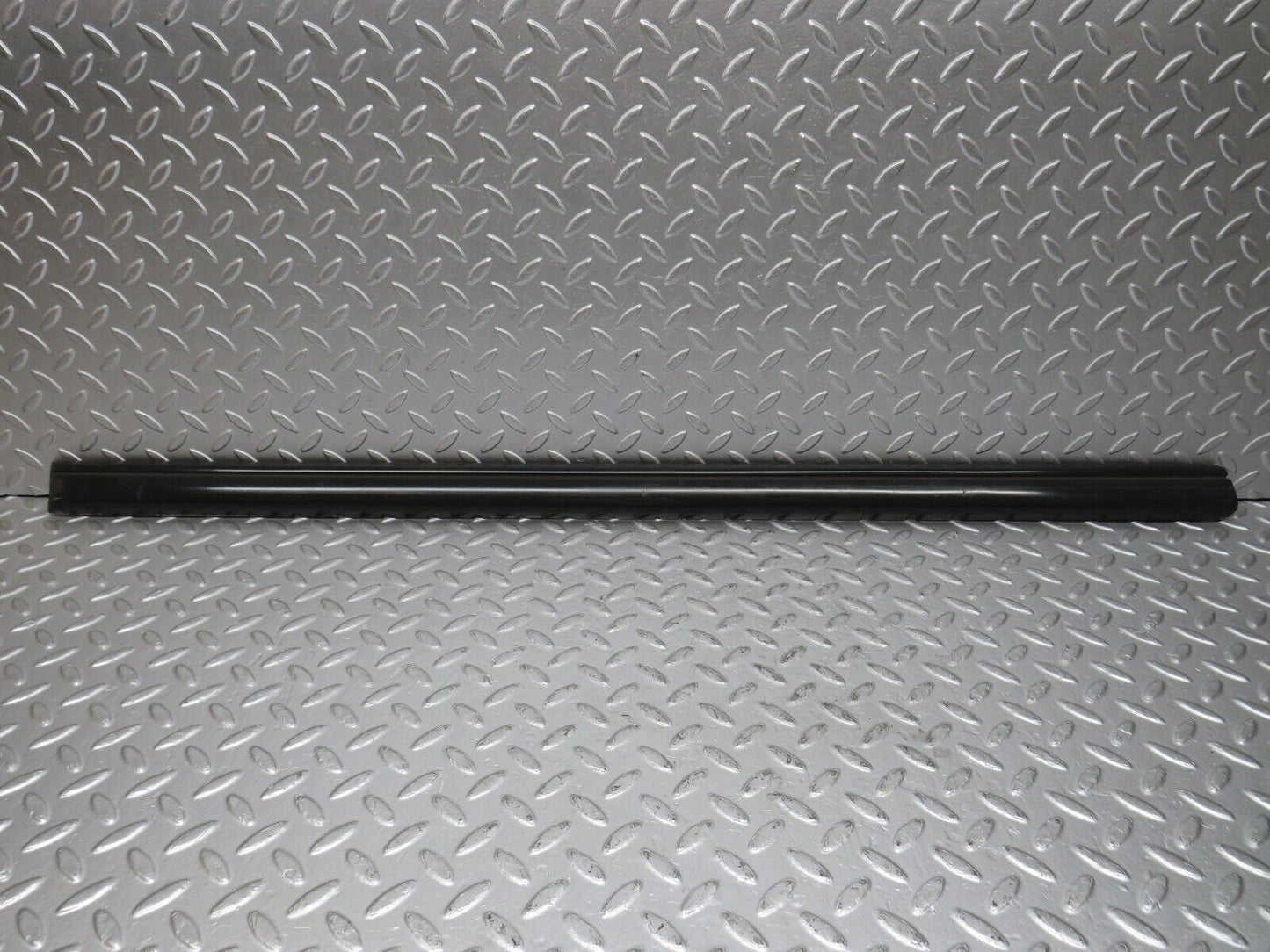 33956 Mercedes-Benz W124 260E Front Left Door Centre Moulding Trim