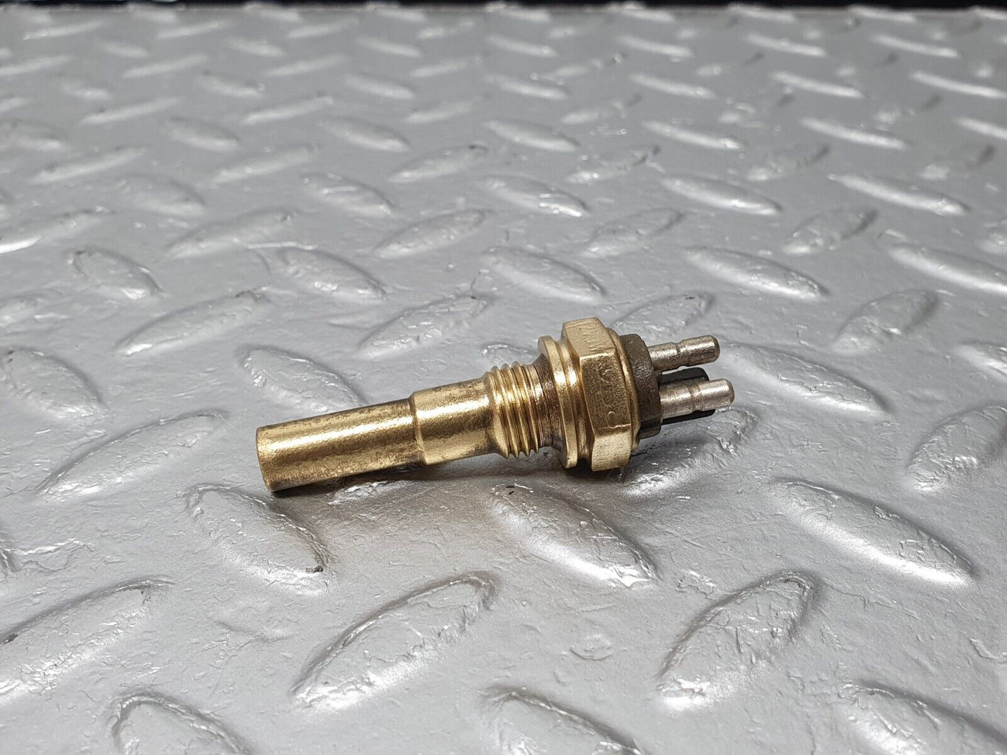 41343 Mercedes-Benz C107 R107 Coolant Temperature Sensor VDO
