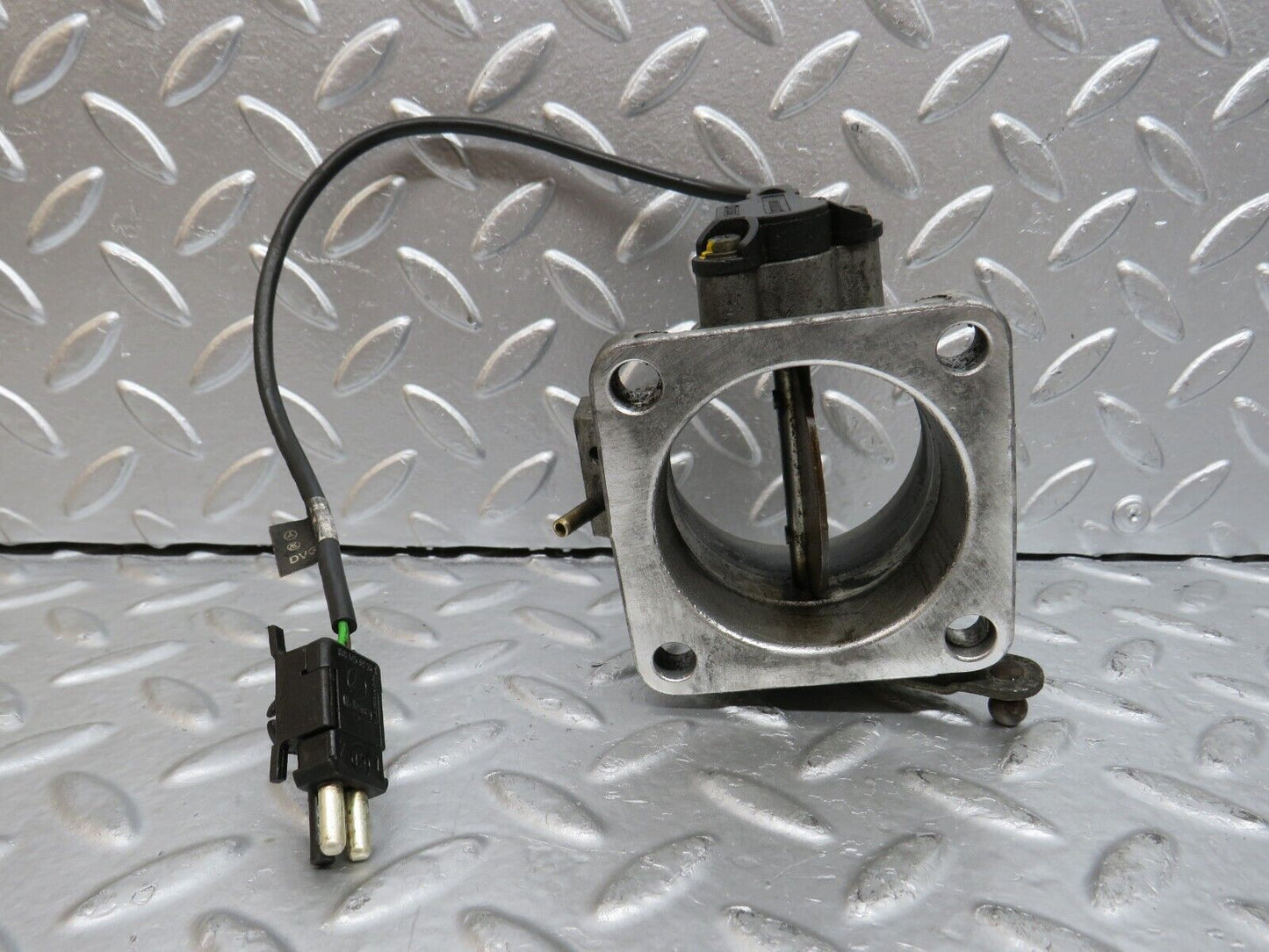 29392 Mercedes-Benz W124 230E Throttle Body Valve With Sensor 0011408153