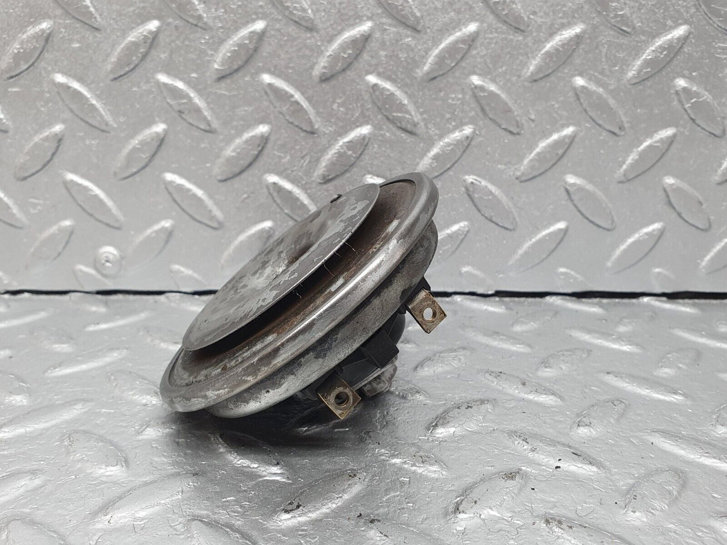 41543 Mercedes-Benz W124 200E Horn Hella 002952