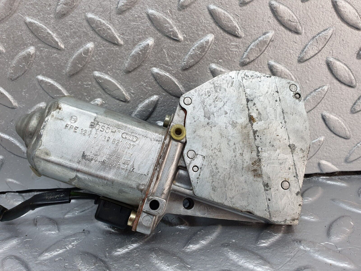 41491 Mercedes-Benz W124 200E Front Left Window Regulator Motor 0130821137