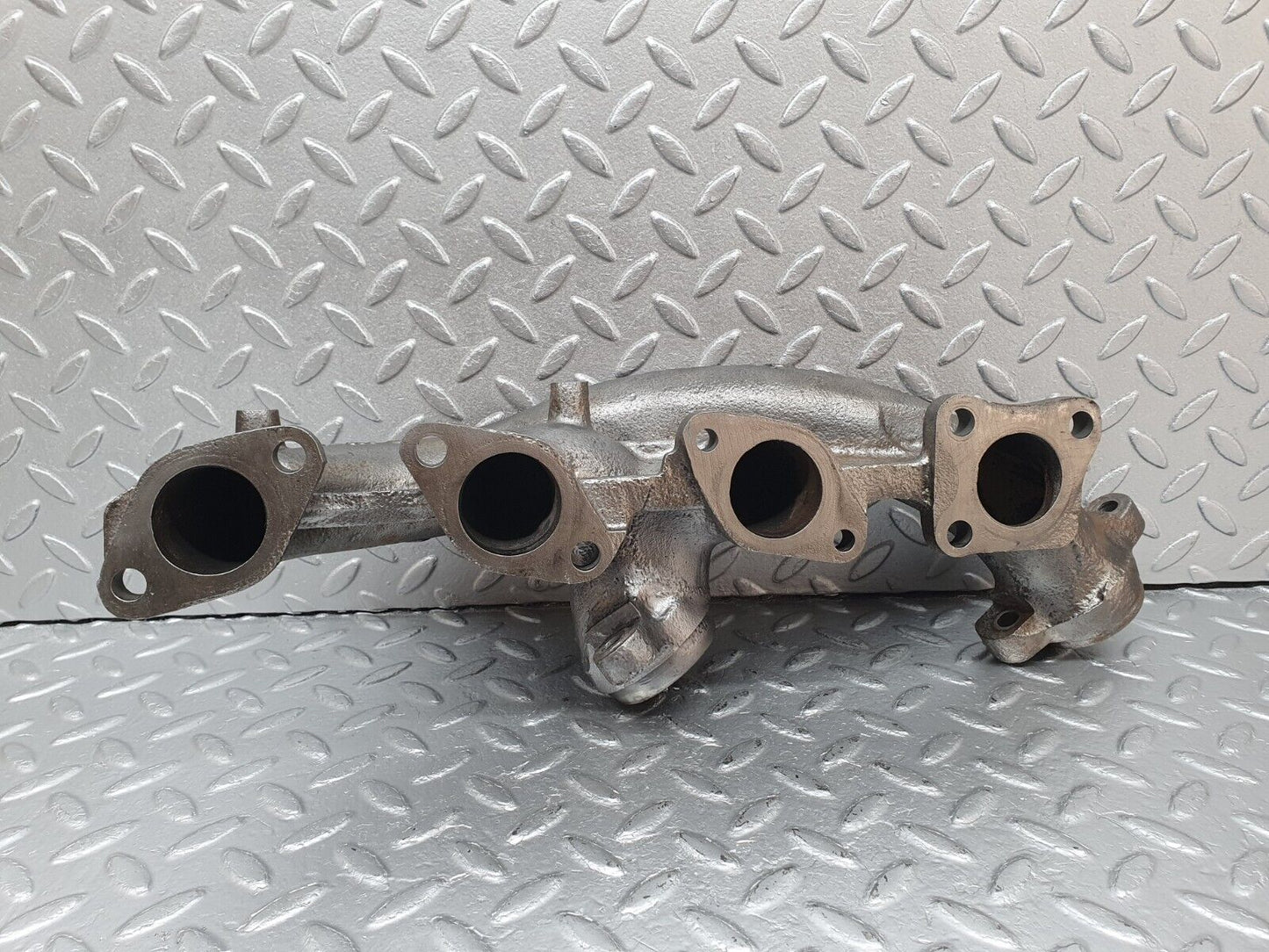41583 Mercedes-Benz W124 200E Exhaust Manifold 1021423101
