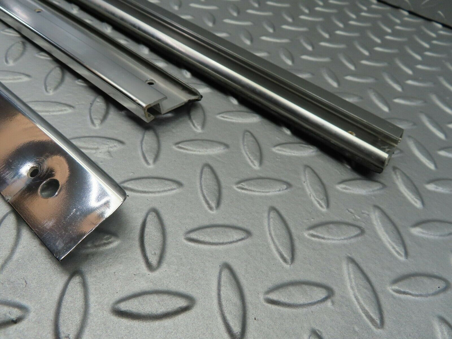 6905 Mercedes-Benz C107 350SLC Coupe Roof Chrome Moulding Left Side