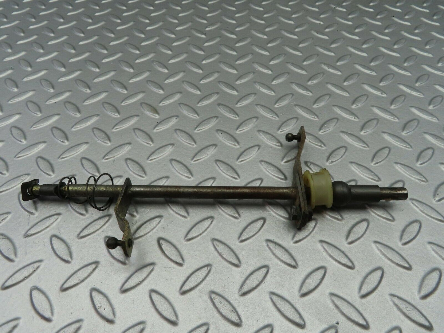 6402 Mercedes-Benz W126 380SE Accelerator Pedal Linkage