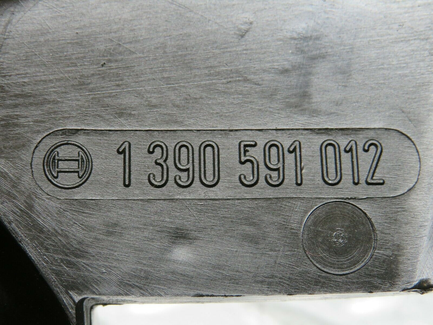 22918 Mercedes-Benz C107 450SLC Coupe Wiper Motor Cover 1390591012