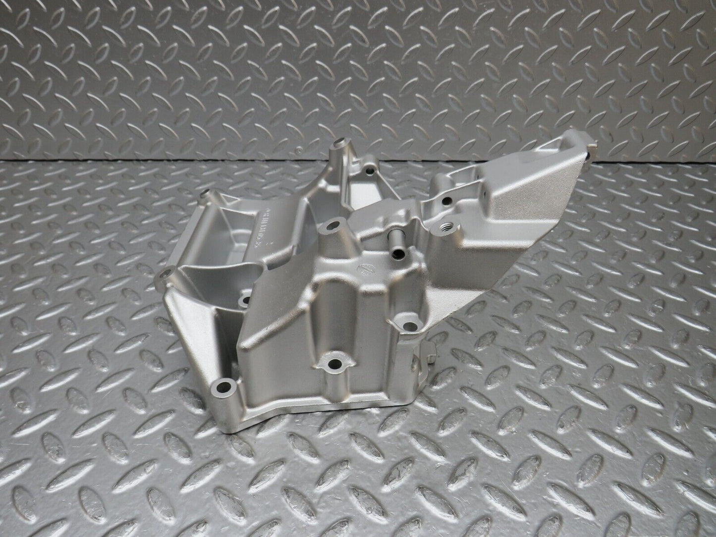 31428 Mercedes-Benz S124 220TE Wagon Power Steering Pump Bracket 1111310535
